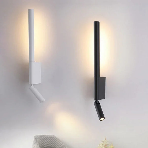 Applique murale LED minimaliste avec tube long et spot orientable. Finition noire et blanche, éclairage indirect et directionnel parfait pour une ambiance moderne.