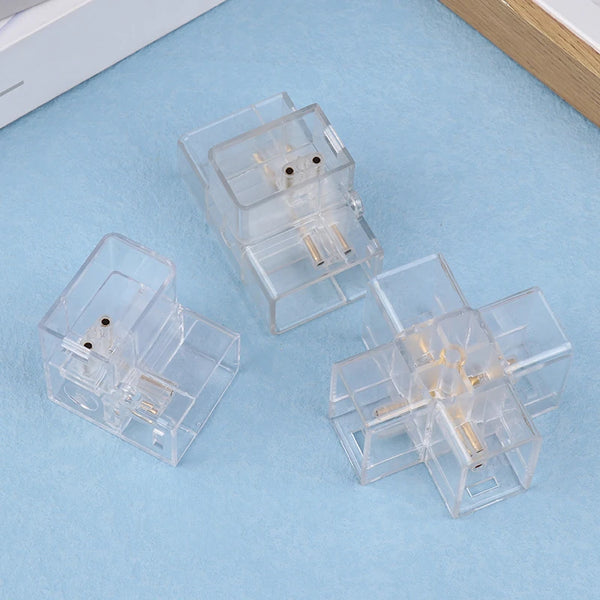 Ceiling light connection splicing connector